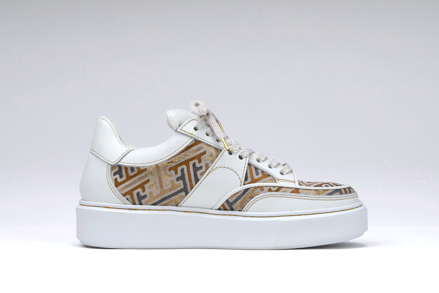 Sayagata design (white)