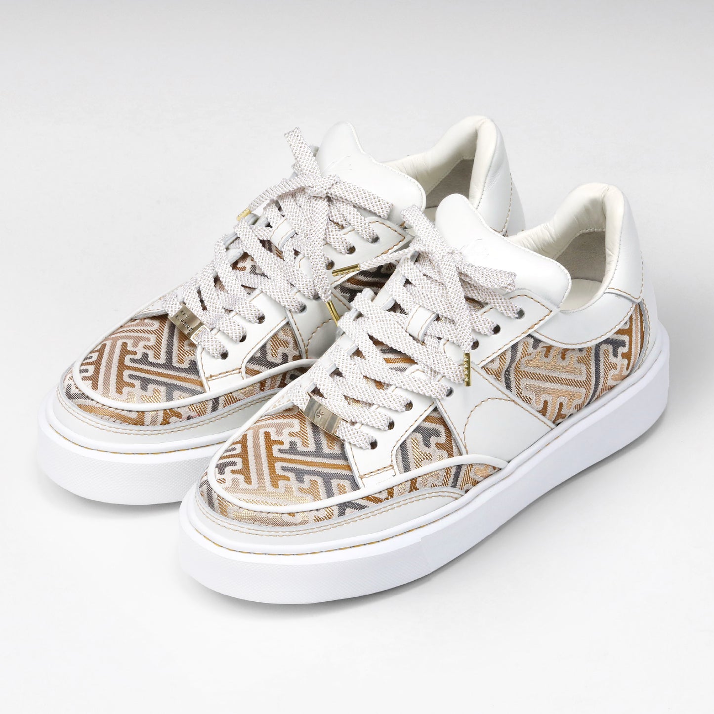 Sayagata design (white)
